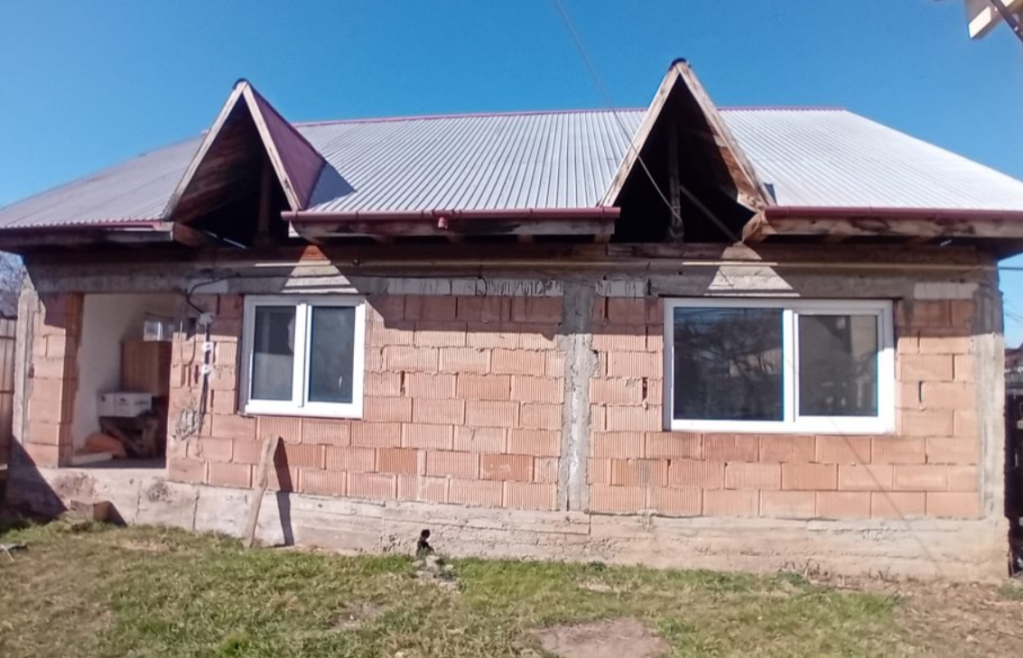 VanzariCase/VileCasa la rosu 85mp Gara veche
